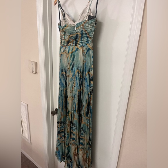 Guess By Marciano Chain Reaction Pleated Maxi Long Wedding Dress Size 0 / 36 - Picture 3 of 4